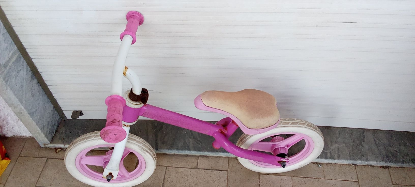 BICICLETA 16 com Pedais. Para Equilíbrio  Com 3 Fotos