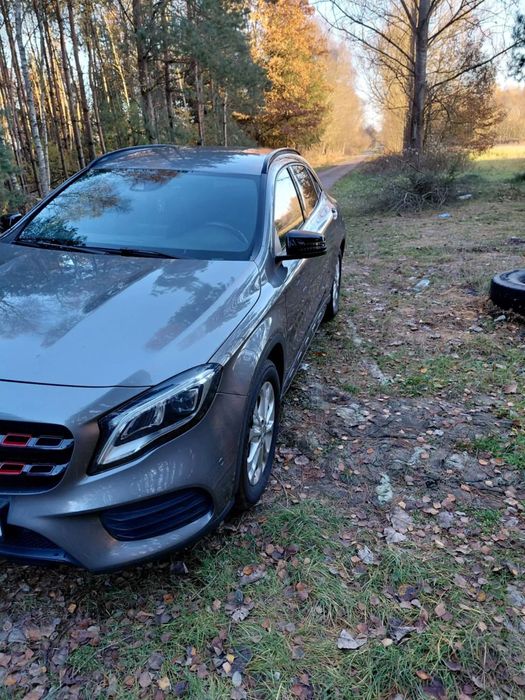 Mercedes-Benz GLA GLA180