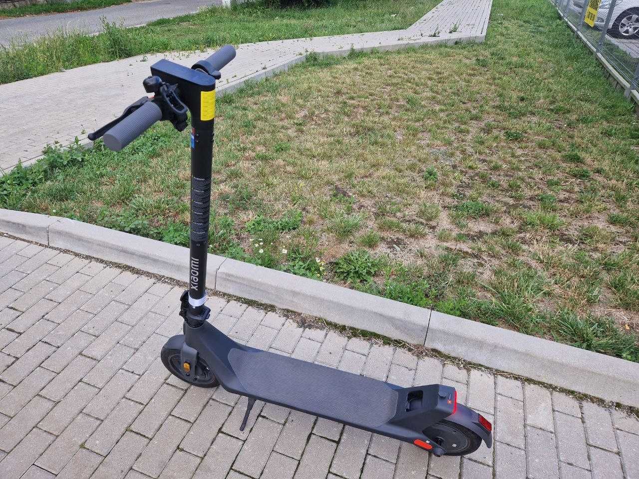 Hulajnoga elektryczna XIAOMI Electric Scooter 4 Lite (2nd Gen)