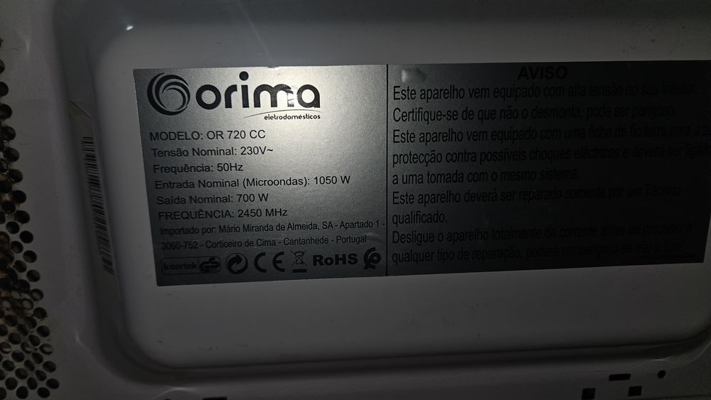 Micro-ondas  com marcas de uso