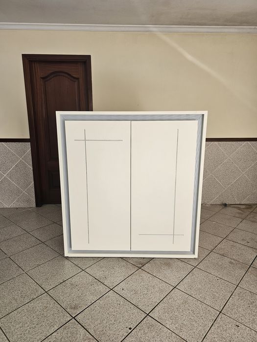 Armário de sala em madeira lacada