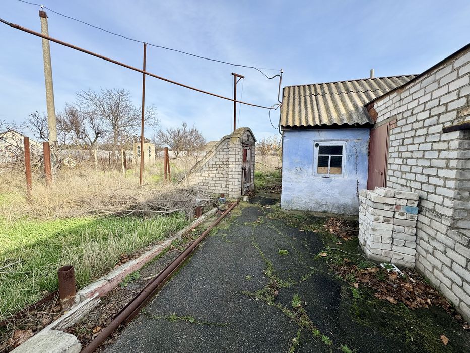 Продам будинок з великою ділянкою