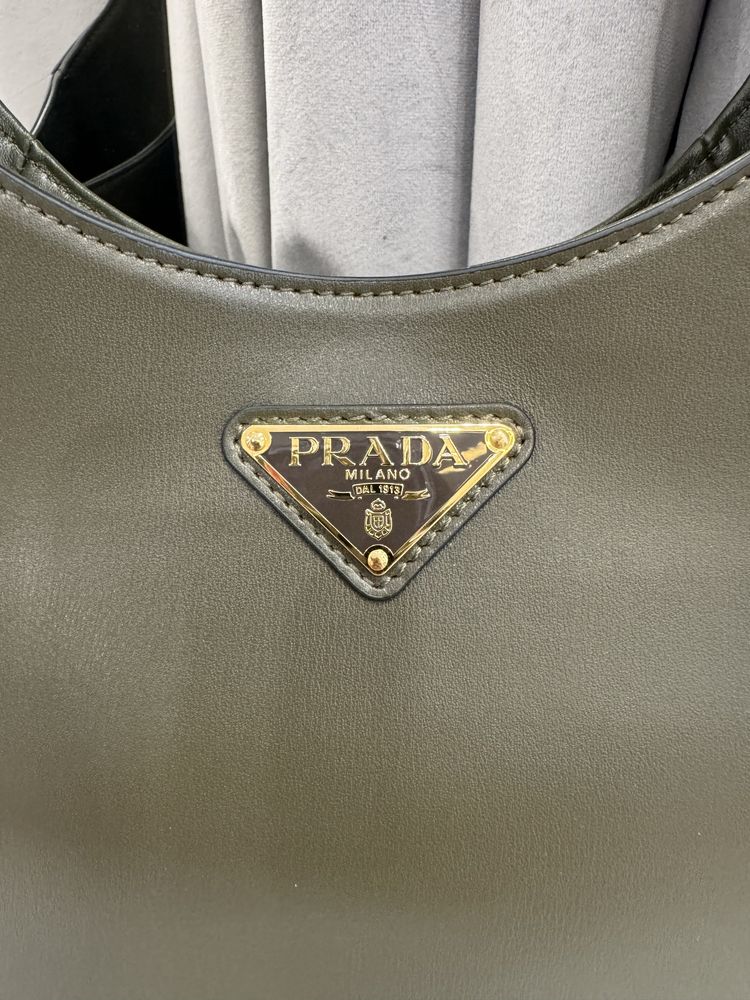 Сумка Prada Cleo (колір хакі)