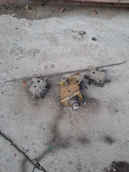 Замки на ляду багажника ауді 100 с3 універсал