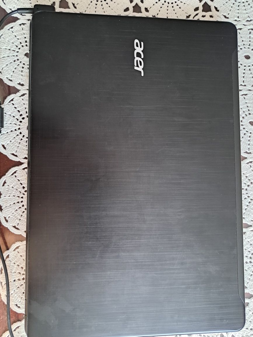 Laptop Acer Aspire F15  F5-573G-574E
