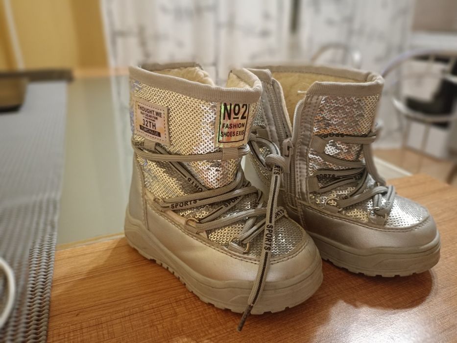 Взуття зимове на дівчинку