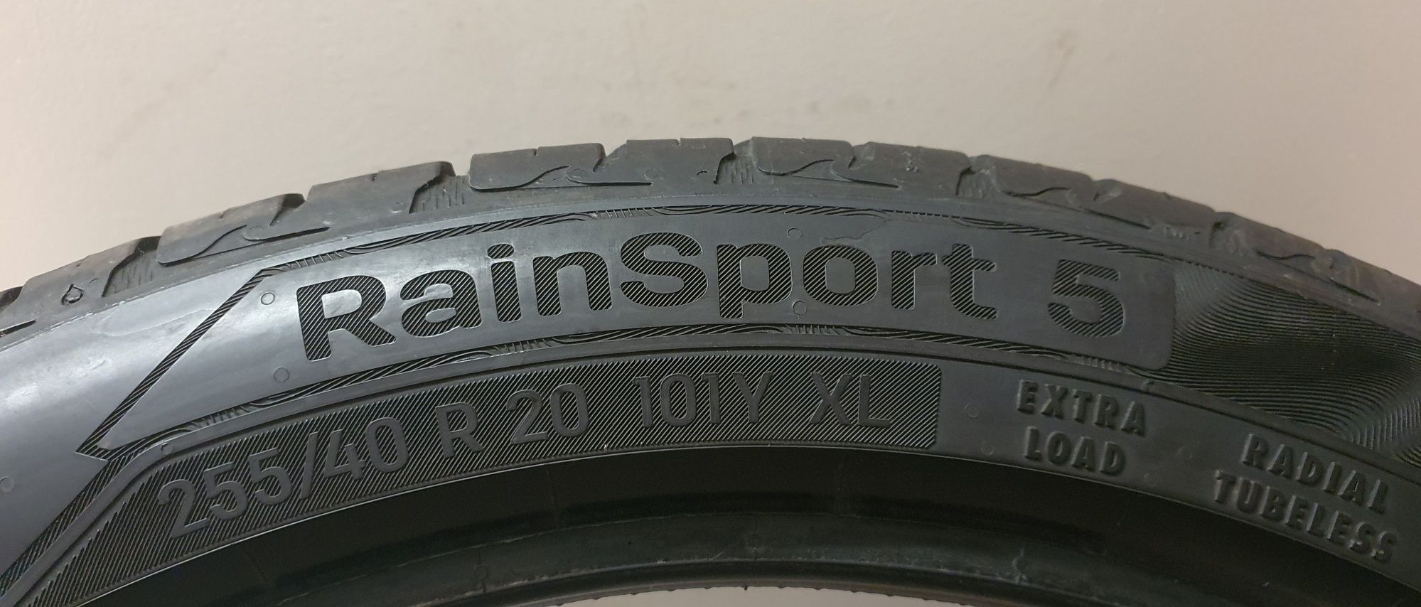 255/40R20 101Y UNIROYAL