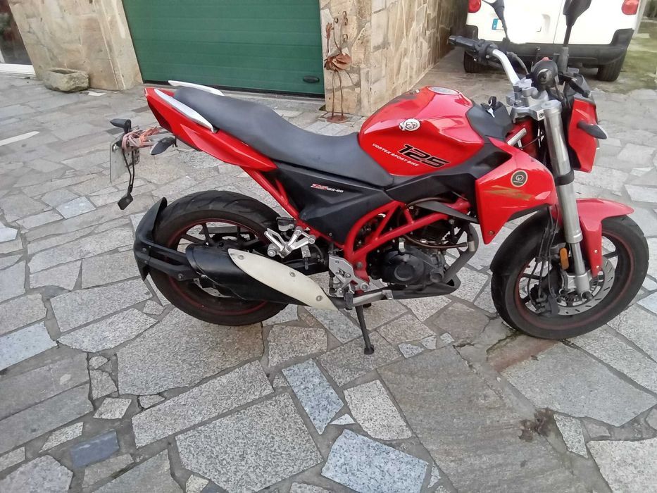 Vendo Moto NAKED - ZII - 125 cm3