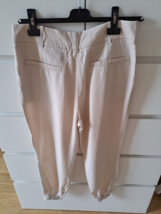 Calças zara beges xs de mulher