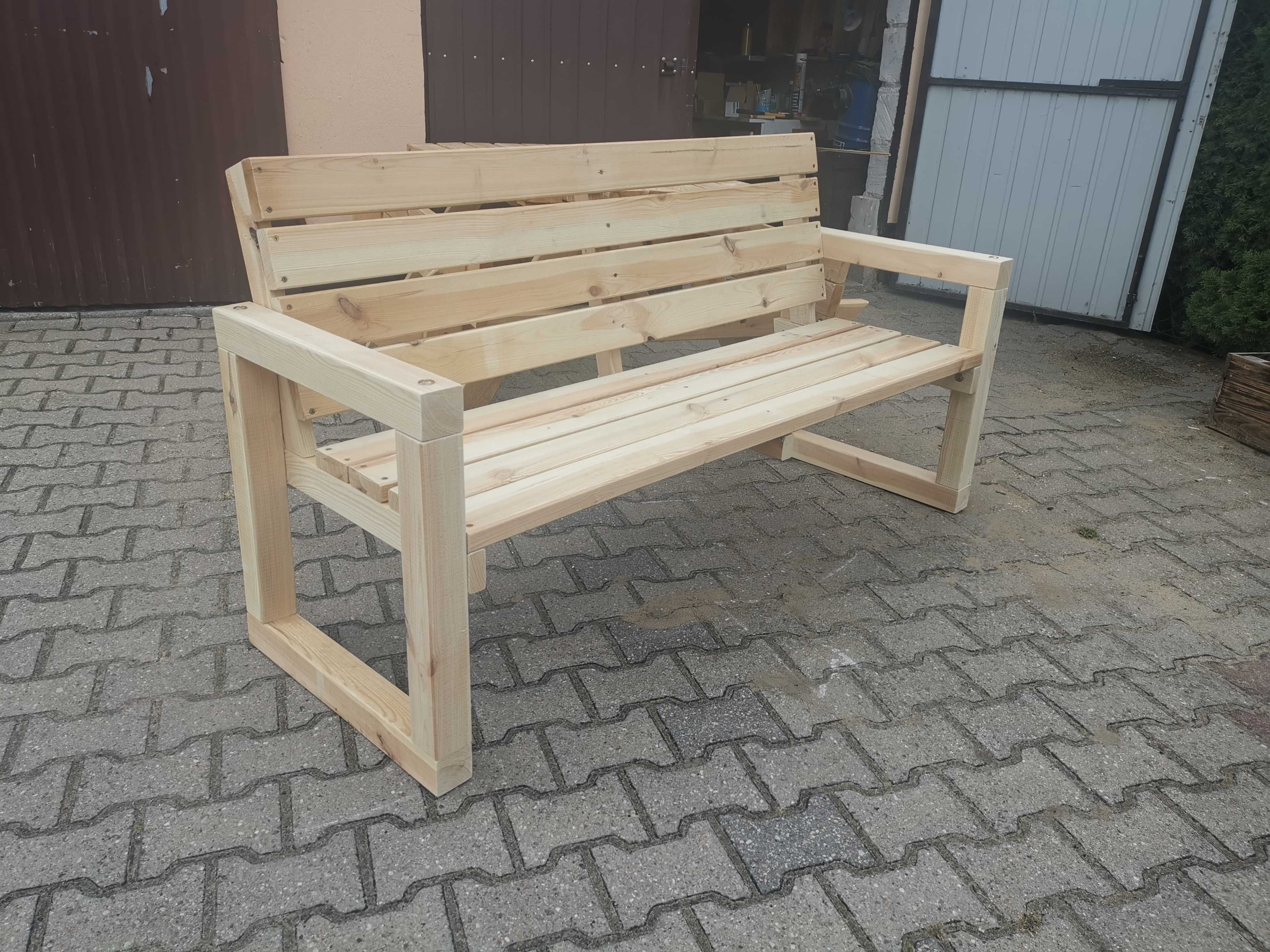 Stół i dwie ławki