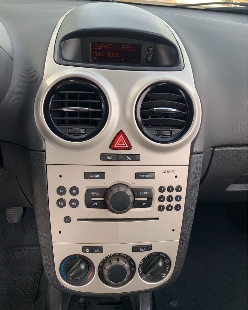 Opel Corsa  D // 105 mkms// AC e Cruise controle // motor corrente
