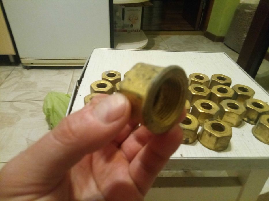 Гайка накидна для кисневого редуктора