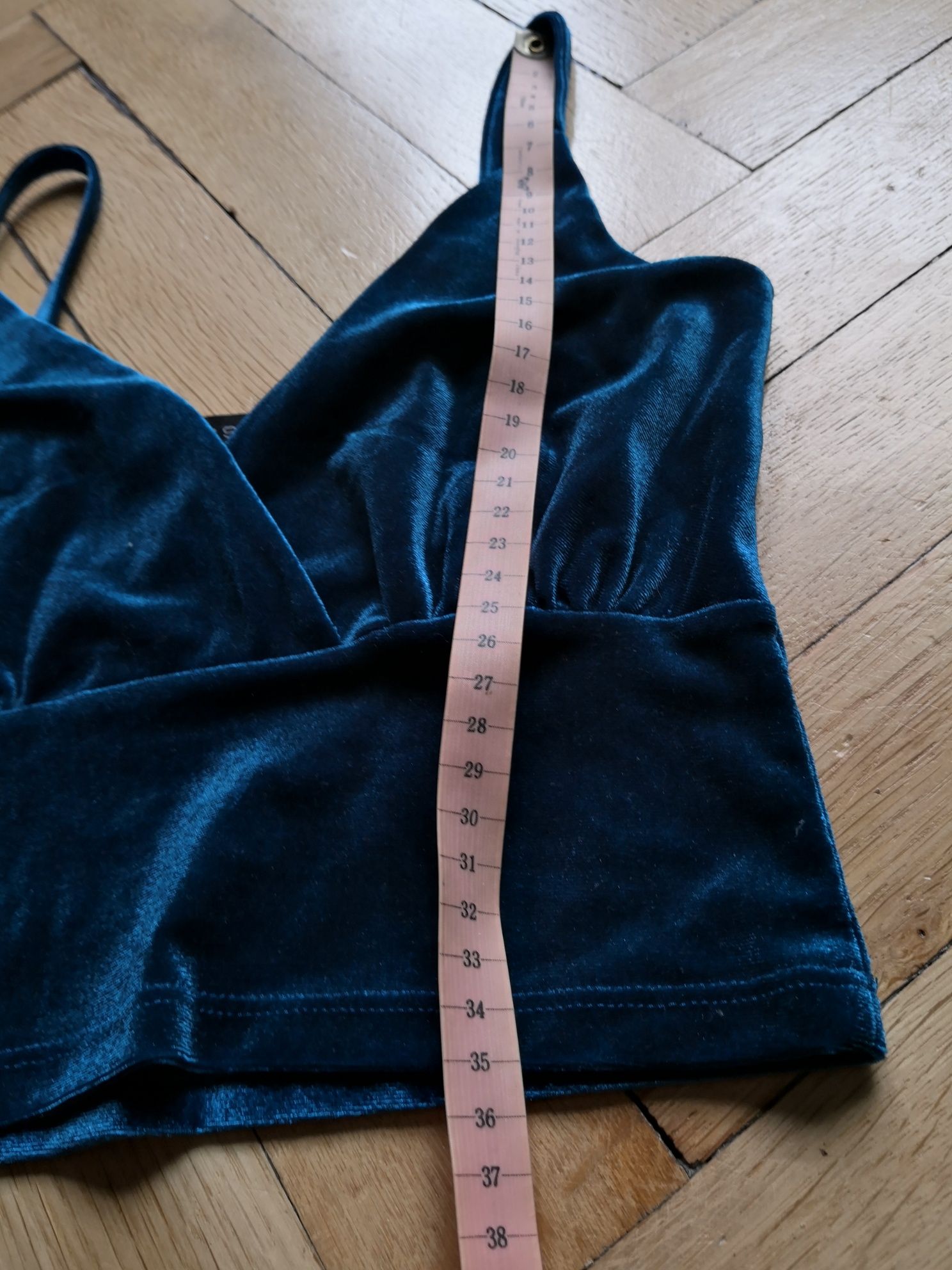 Welurowy crop top krótka seksowna bluzka na ramiączkach