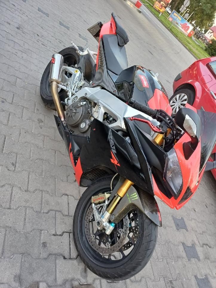 Aprilia rsv4 2010r