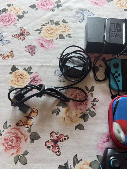 Nintendo Switch. Весь комплект на фото,в хорошому стані.