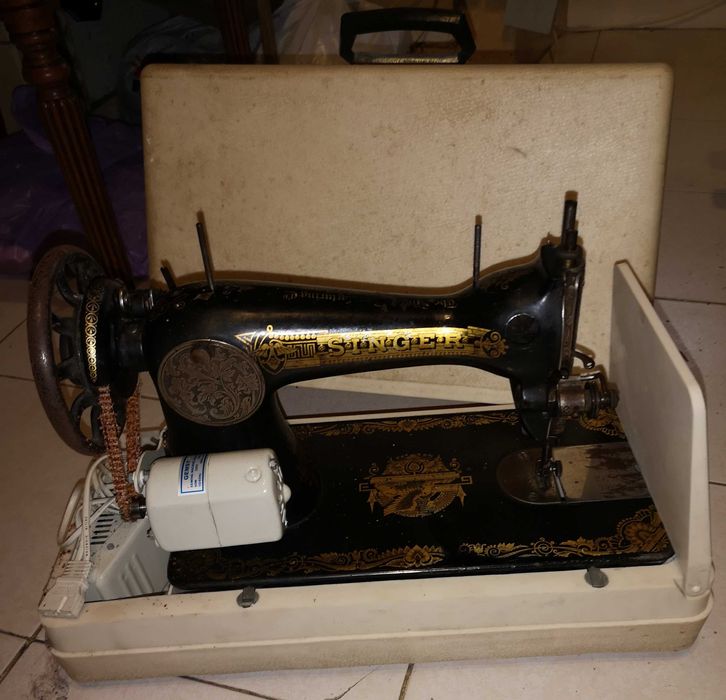 Máquina de Costura Singer