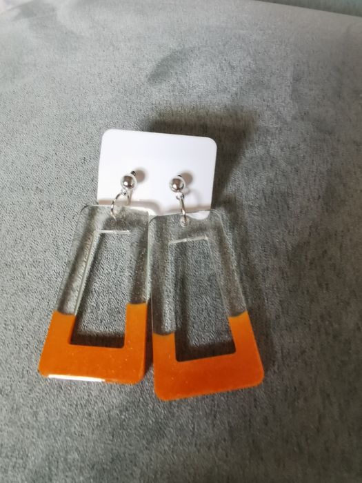 Brincos fios porta chaves