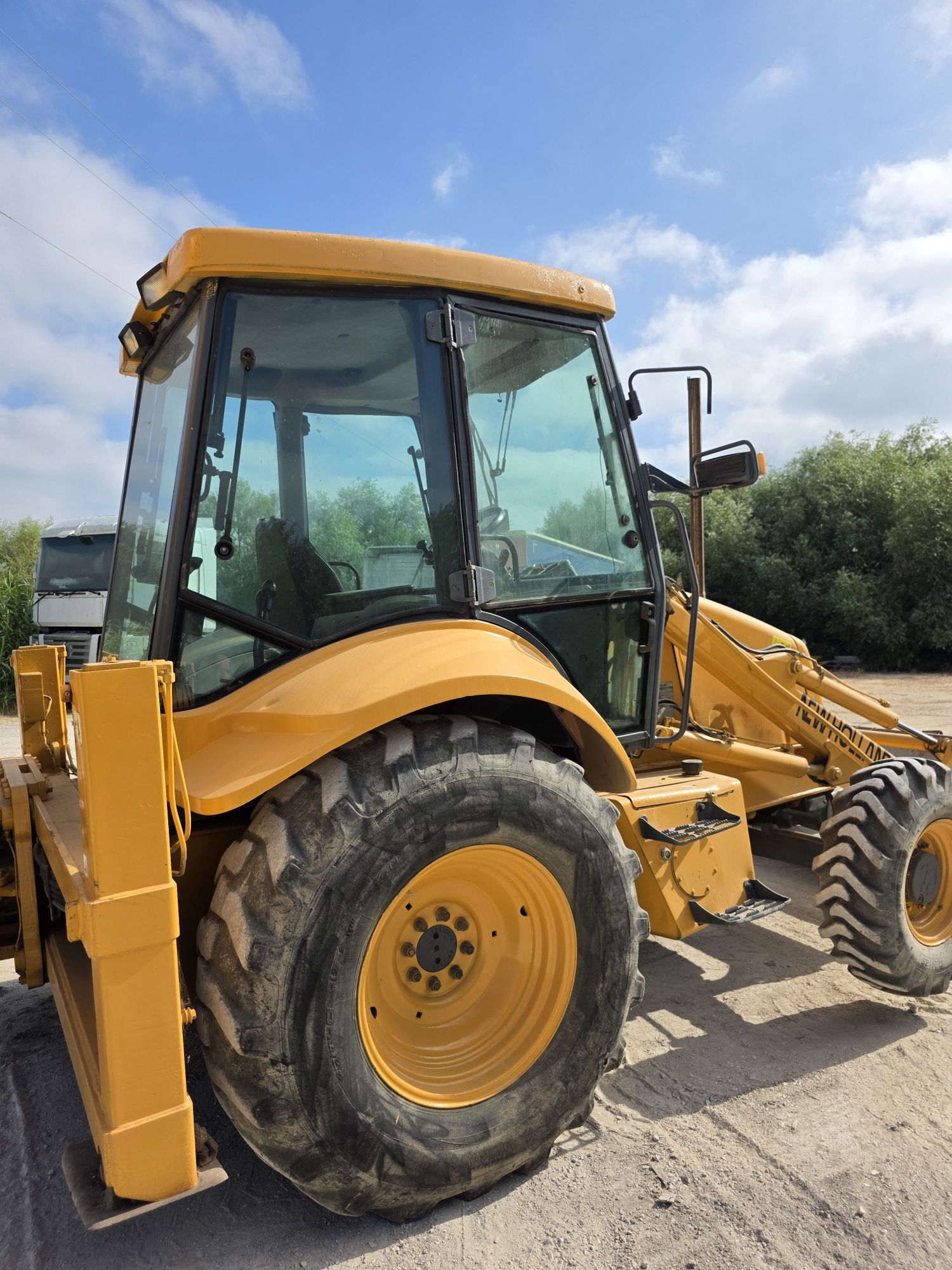 Retroescavadora New Holland NH95