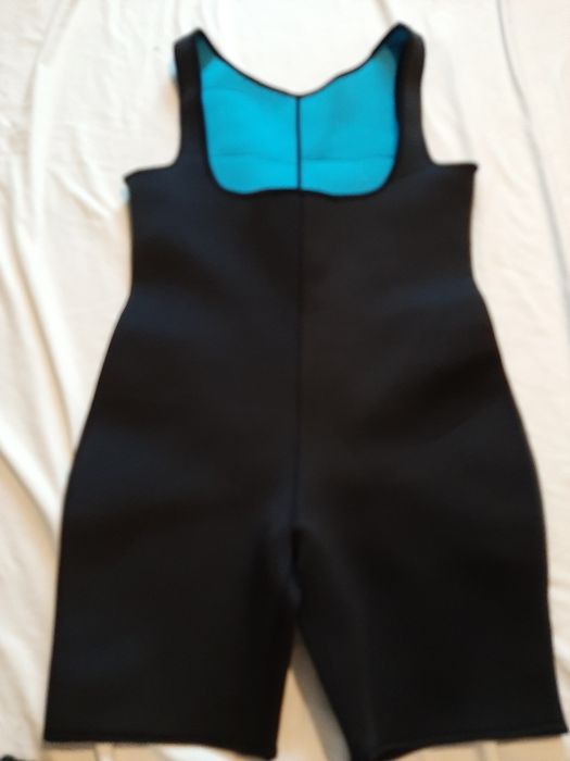 Krótka pianka pływacka  bez rękawów , kamizelka