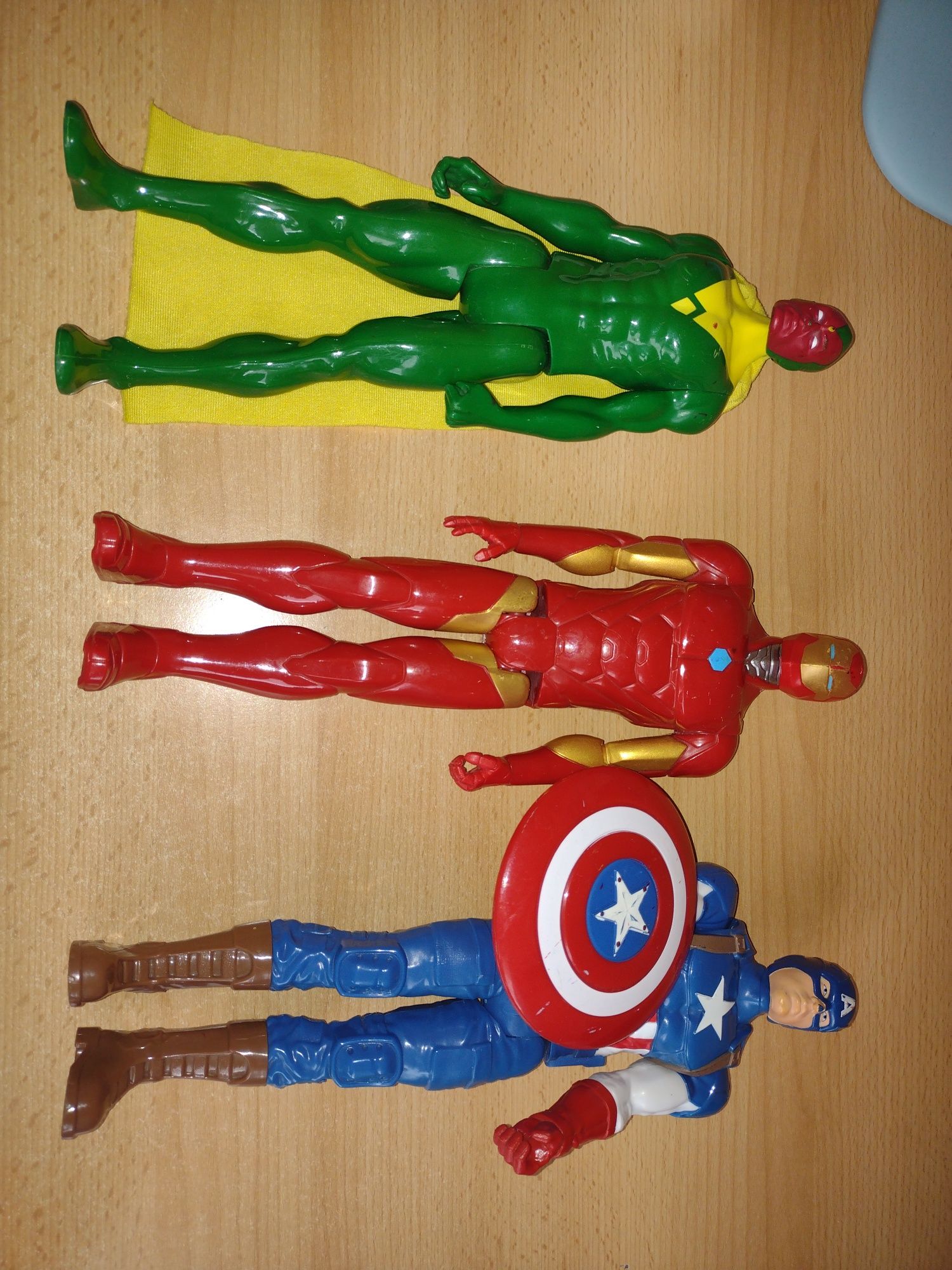 Kapitan Ameryka, Vision, Iron Man figurki Avengers