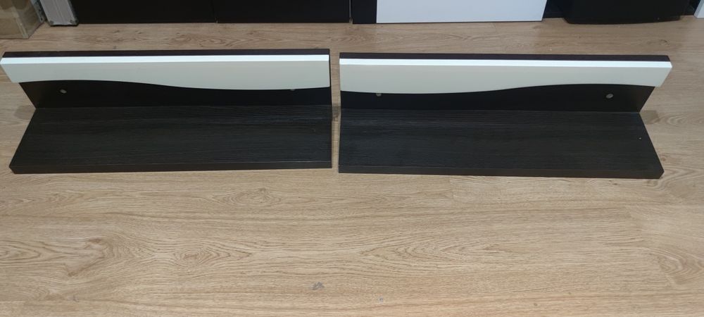 2 półki drewniane z białą dekoracją, komplet, wenge