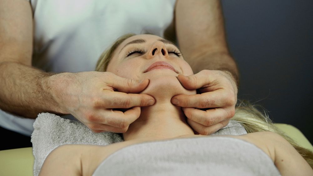 Masaż klasyczny, terapeutyczny, Kobido, lomi lomi, tkank glebokich