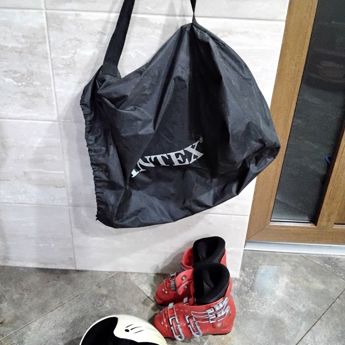 Гірськолижний дитячий комплект : лижі,черевики, шолом.