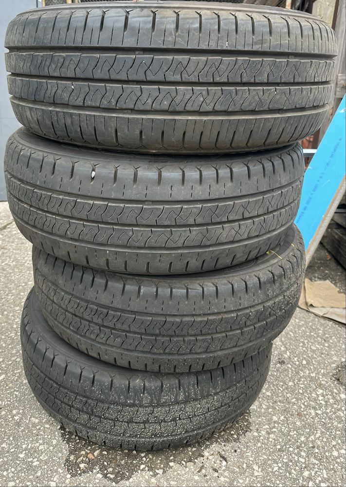 Oponu Kumho 215/60r/17c.