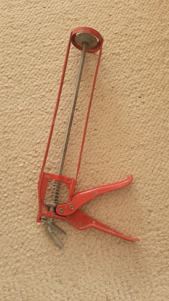 Pistolet do silikonu