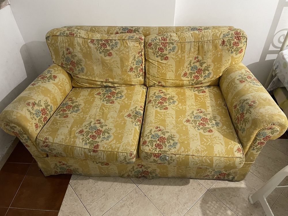 Sofa usado para desocupar