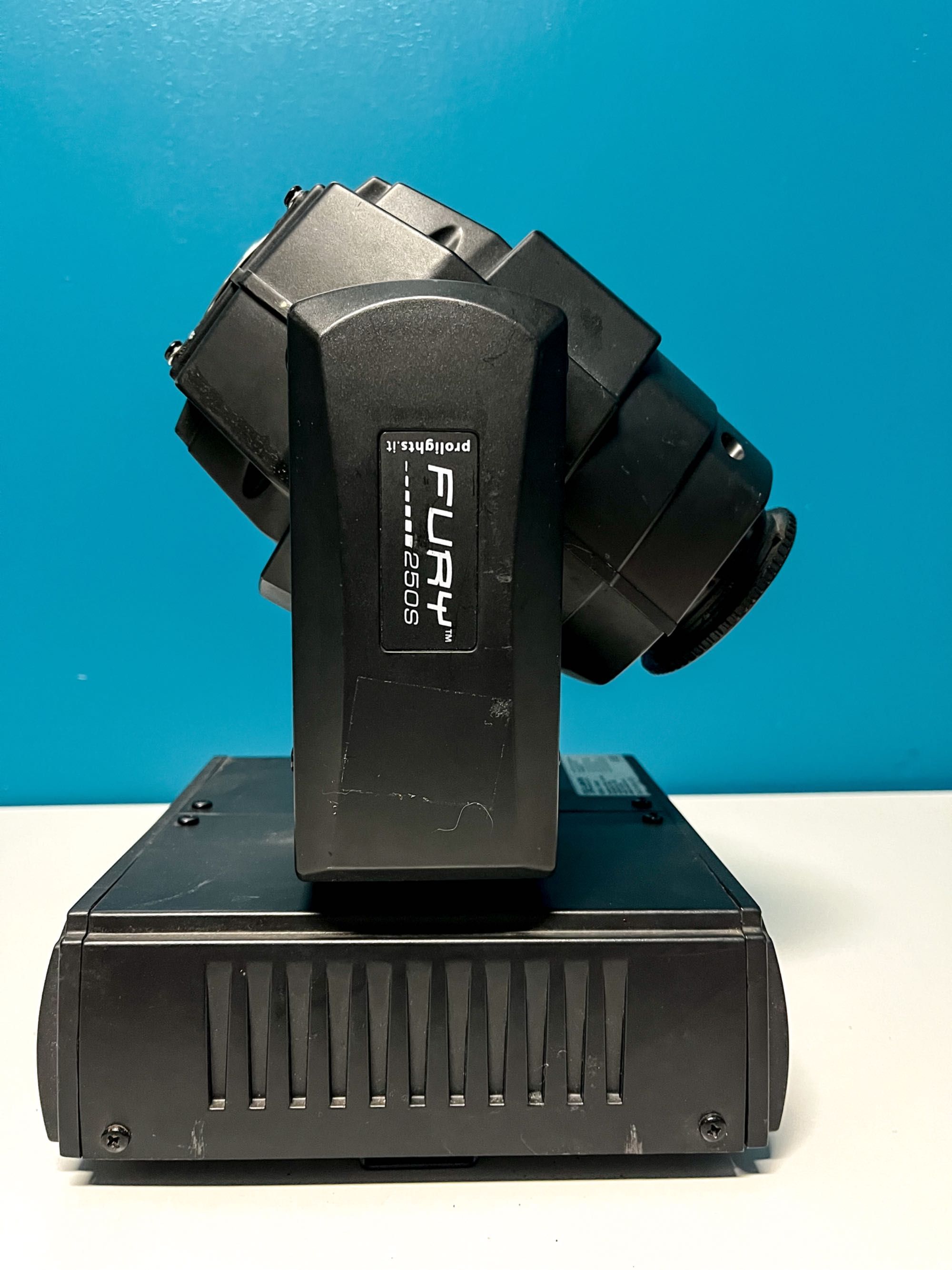 Fury 250S - niezawodny SPOT LED z pryzmatem i gobo, na eventy, wesela
