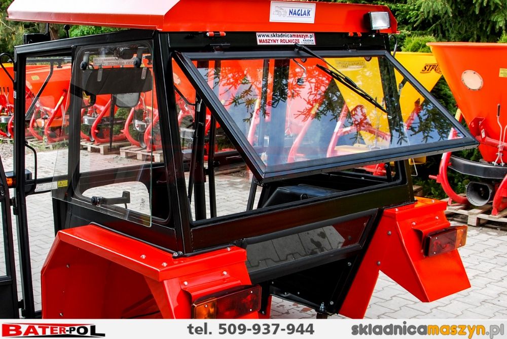 Kabina C-330 NAGLAK z metalowymi kanciastymi błotnikami (uchylne bocz