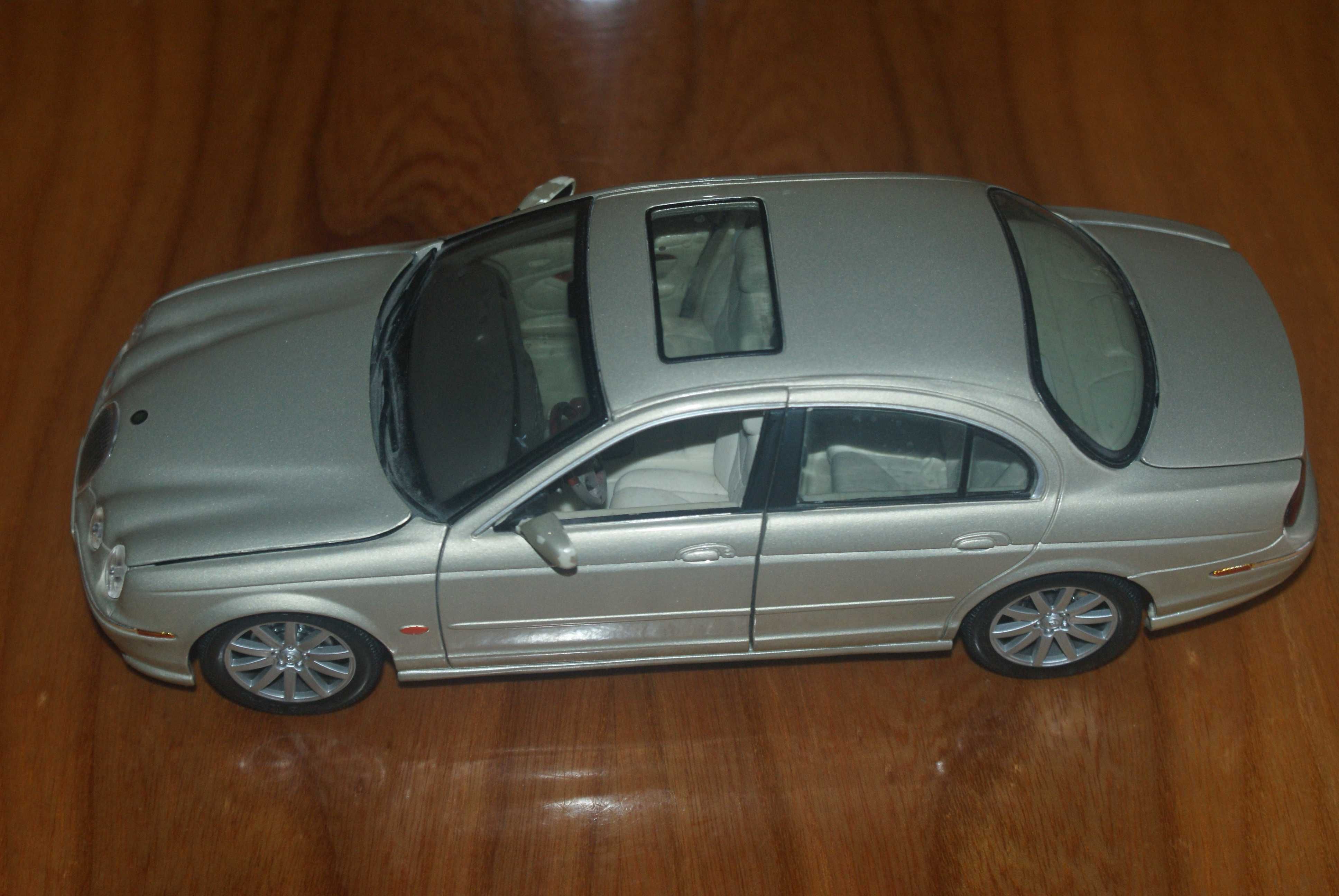 Jaguar S Type model Maisto