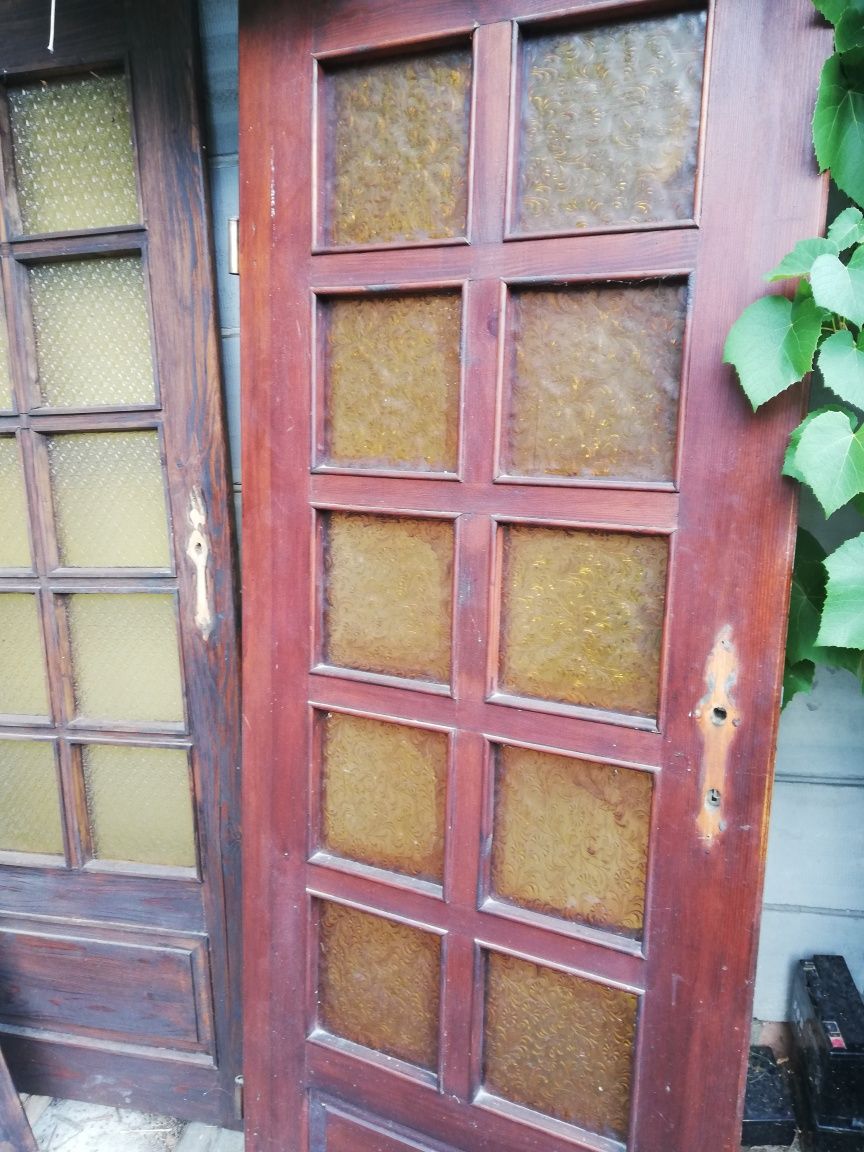 Drzwi drewniane z szybami 70