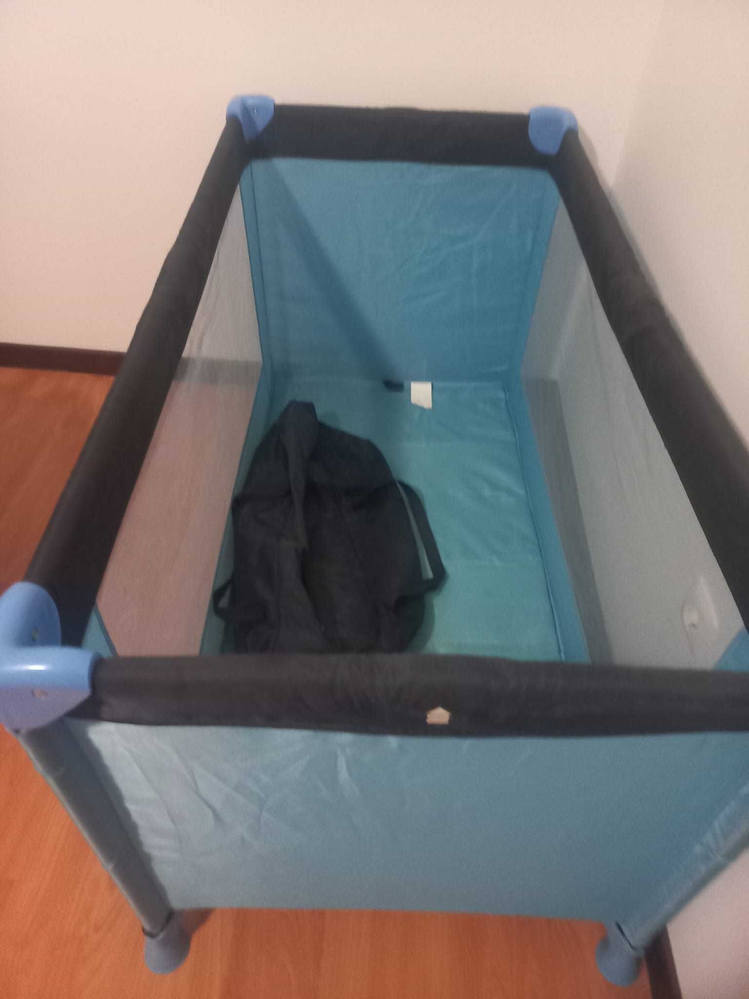 Cama de viagem semi nova