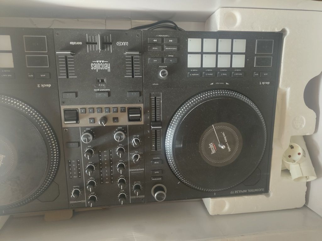 Hércules DJ Control Impulse T7