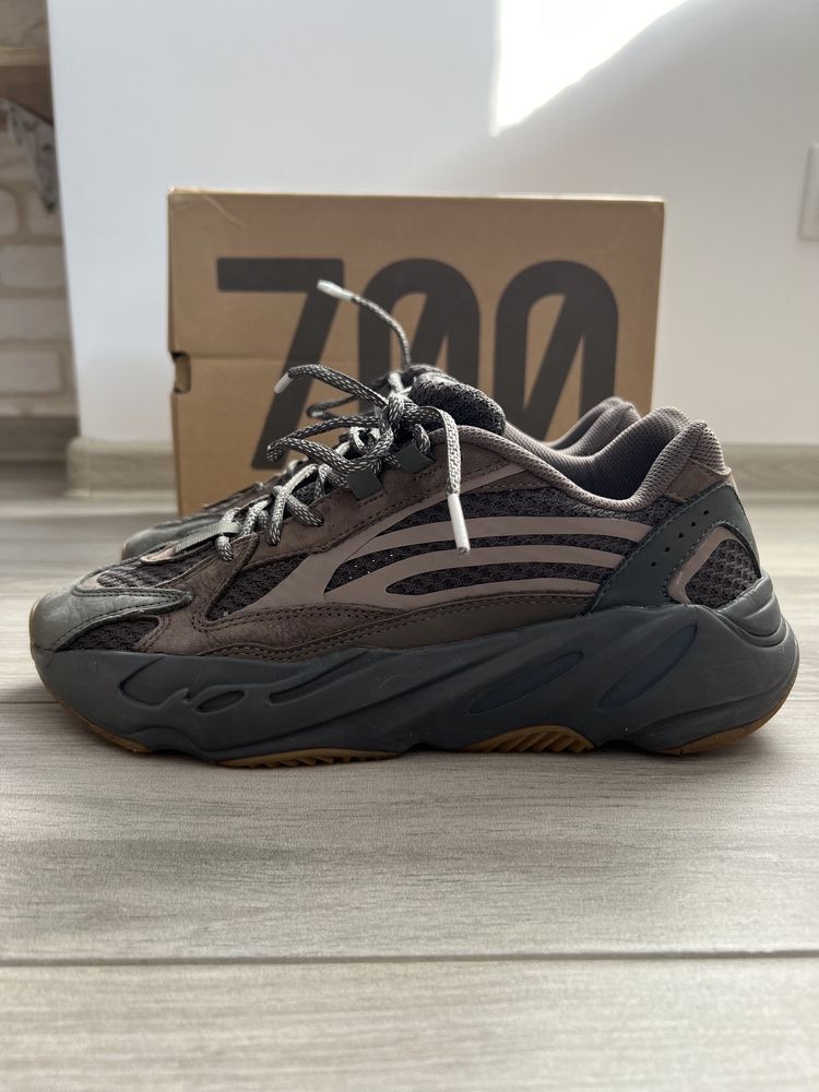 Adidas Yeezy Boost 700 v2 Geode