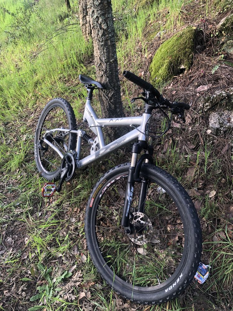 Bicicleta downhill roda 26