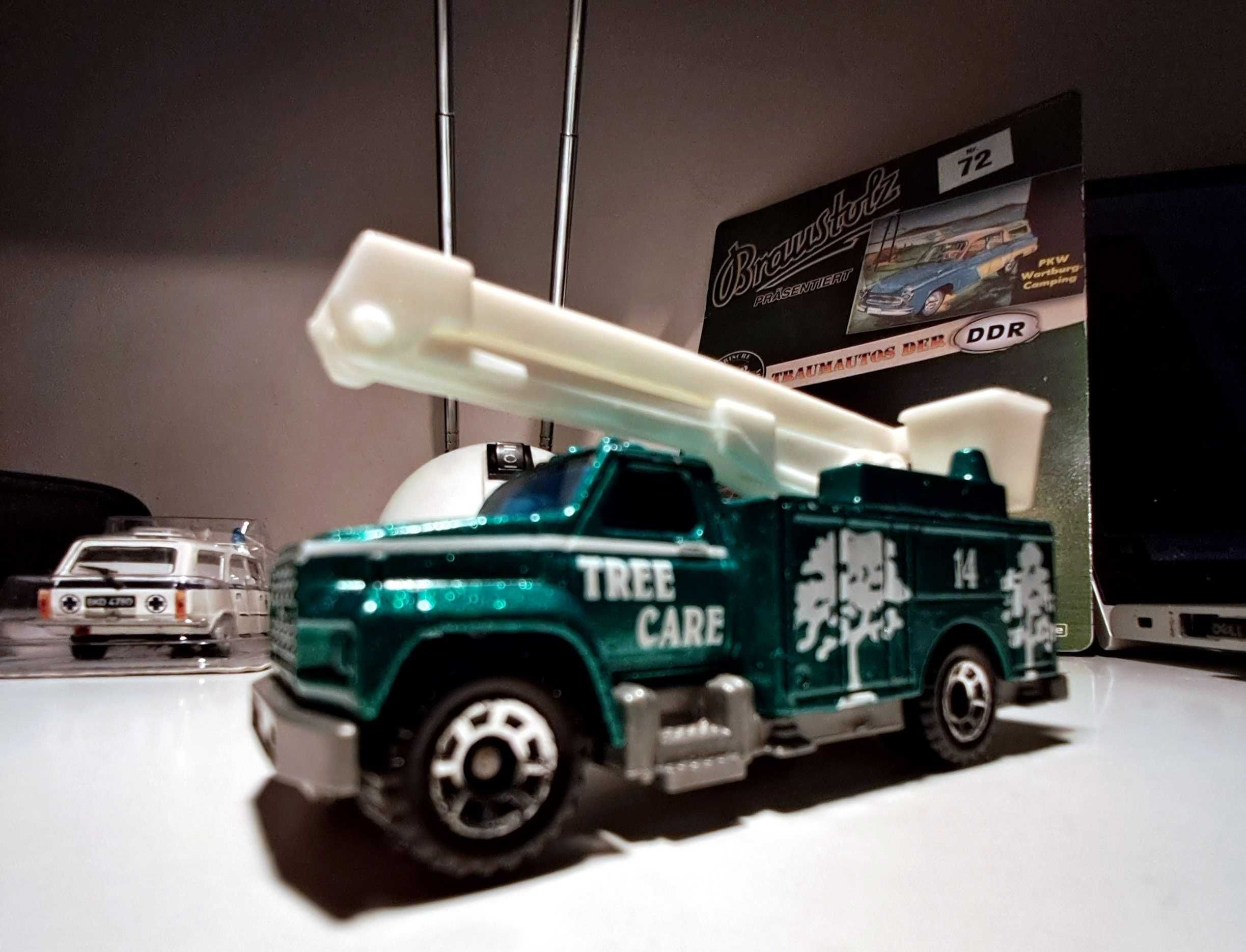 Model Matchbox Utility Truck Tree care 1989r