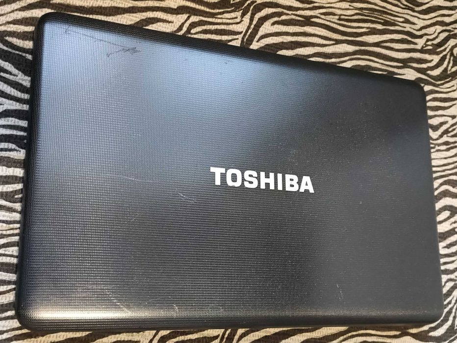 Toshiba C870, 17.3"/12/SSD120/USB 3.0/Win11