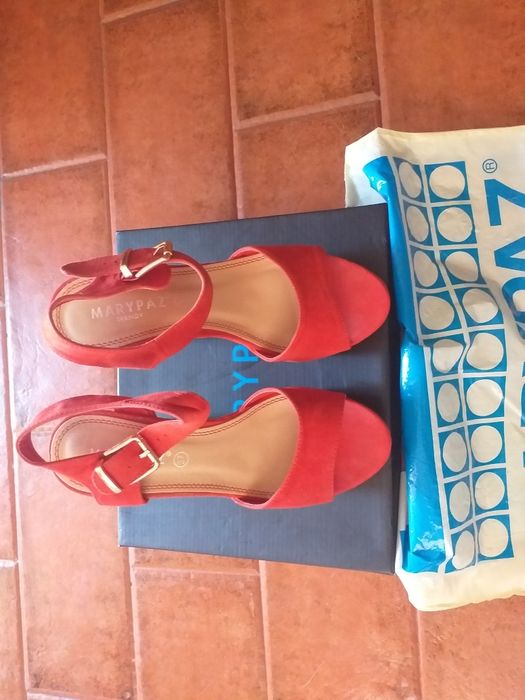 Sandálias Vermelhas Novas