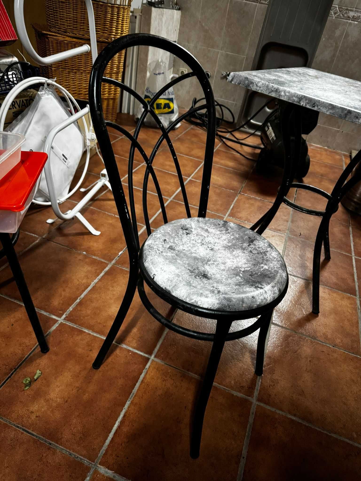 Conjunto Mesas e Cadeiras