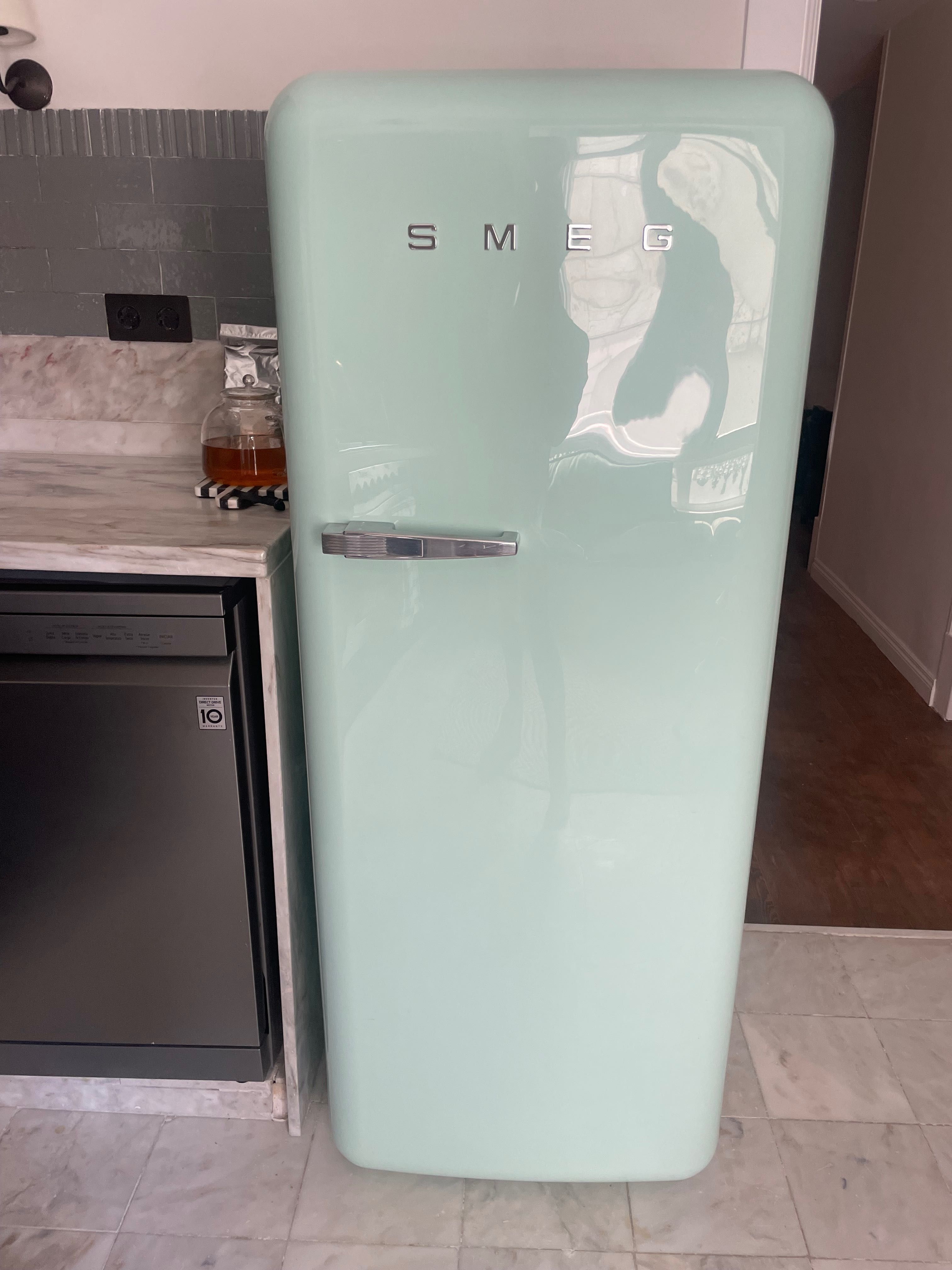 Frigorífico retro Smeg azul-claro, praticamente novo, model FAB28