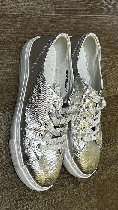 Кеди - мокасини жіночі в гарному стані