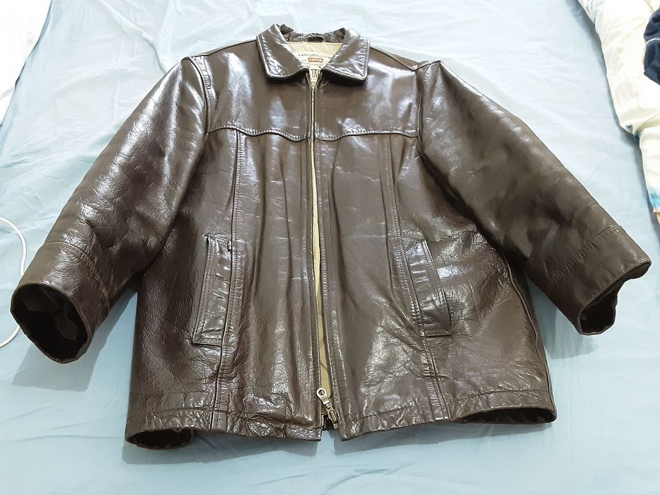 Vendo blusao de cabedal quase novo marca LEVI,S