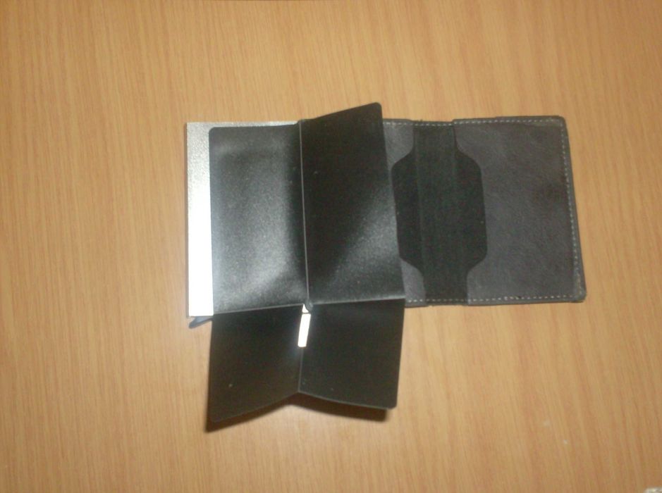 Porta-cartões Em Alumínio