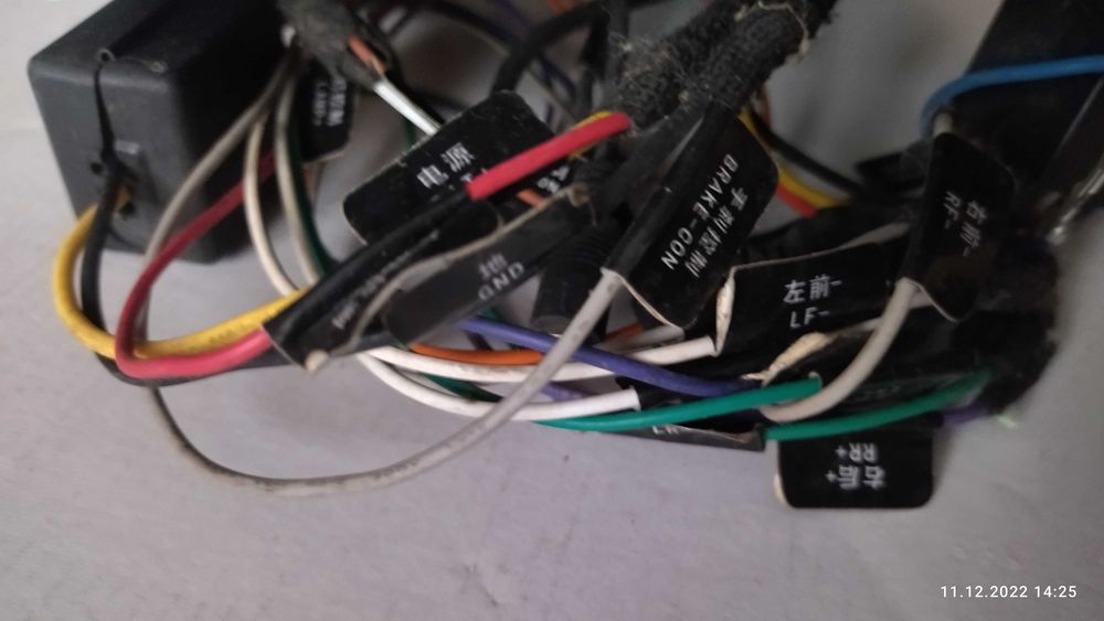 Магнітола з виїздним екраном 7''