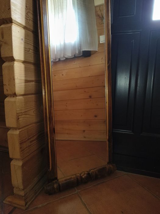 Sprzedam lustro w drewnianej ramie