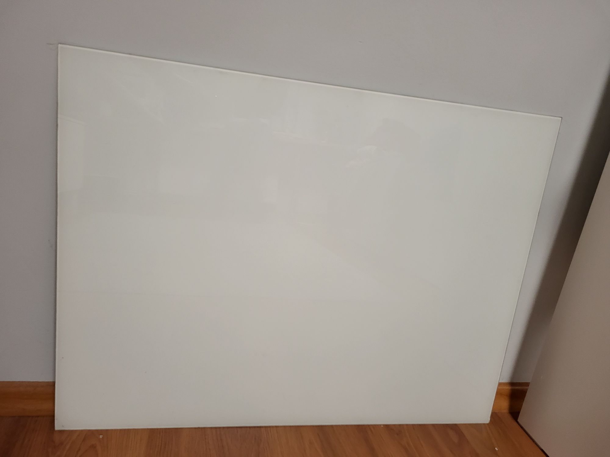 Tablica szklana magnetyczna kolor biały Stan bardo doby  używany.