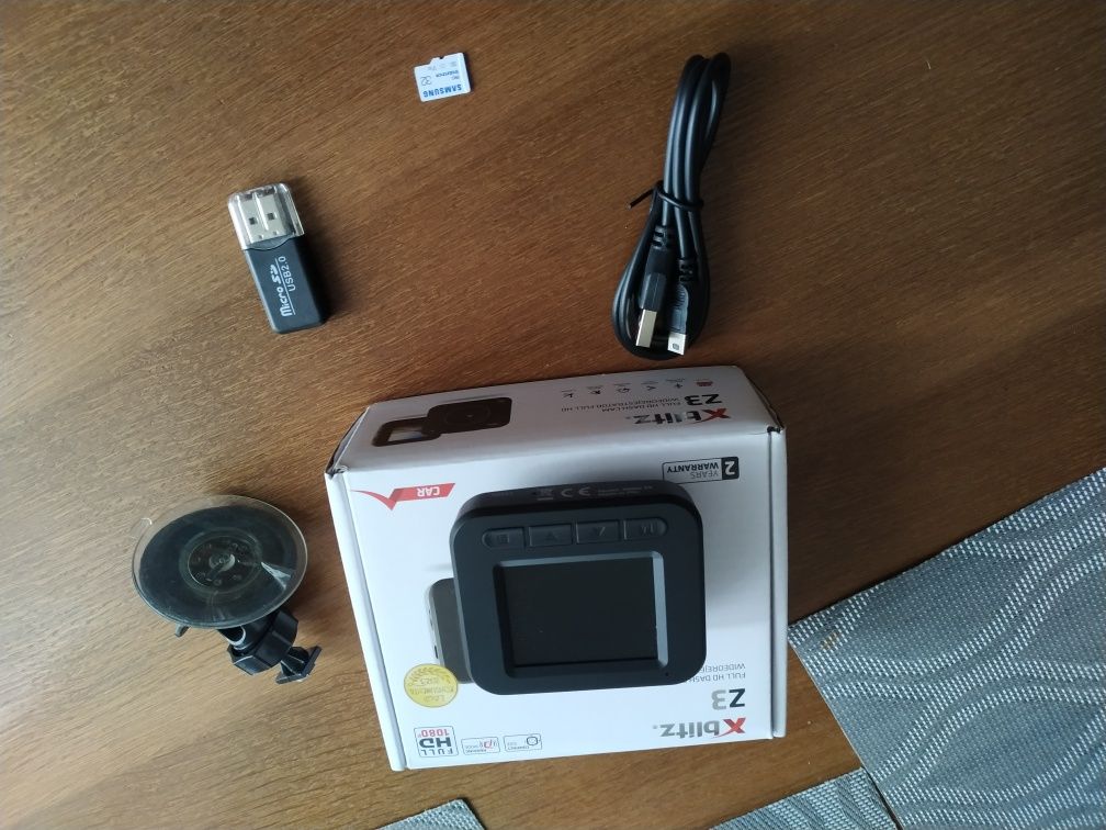 Wideorejestrator Xblitz Z3+karta 32GB